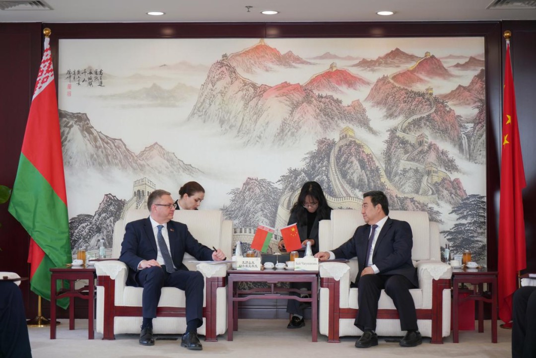 白忠泉董事长与白俄罗斯驻华大使切尔维亚科夫会谈